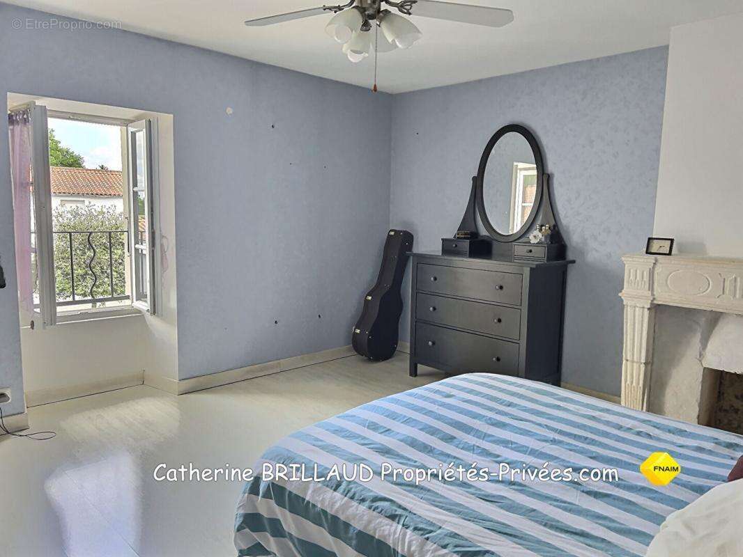 Maison à CHAMPAGNE-LES-MARAIS