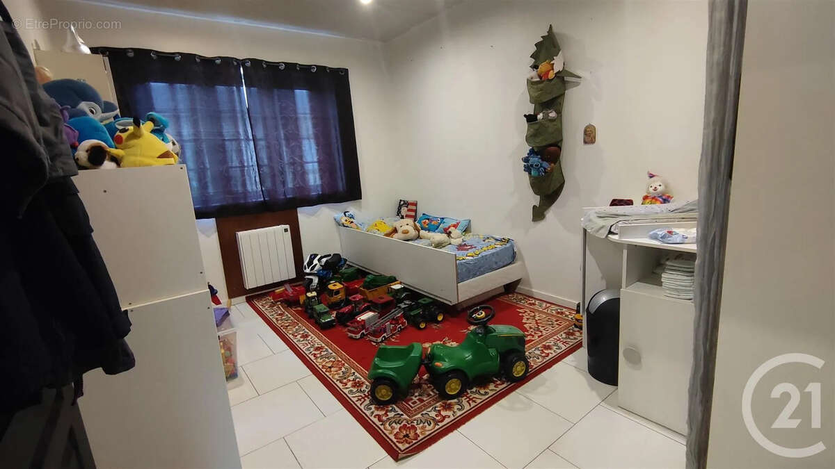 Maison à SAINT-QUENTIN-SUR-COOLE