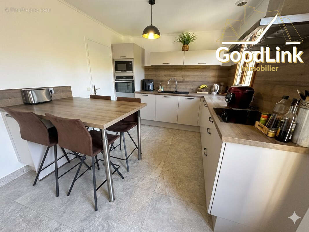 Maison à LE COUDRAY-MONTCEAUX