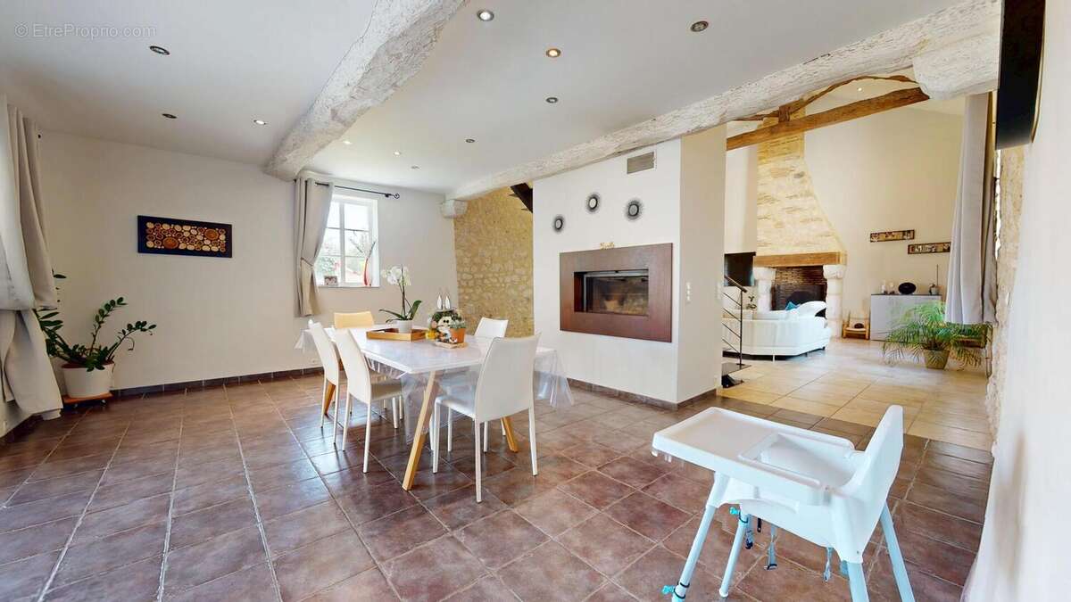 Maison principale Salon  - Maison à BERGERAC