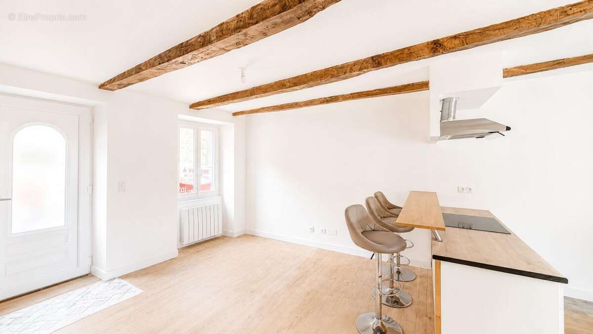 Maison de caractère rénovée avec garage et combles aménageables - photo 3