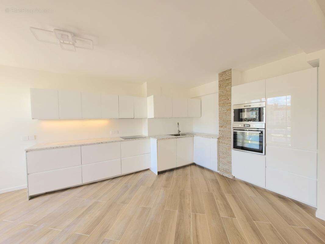 Appartement à MARSEILLE-6E