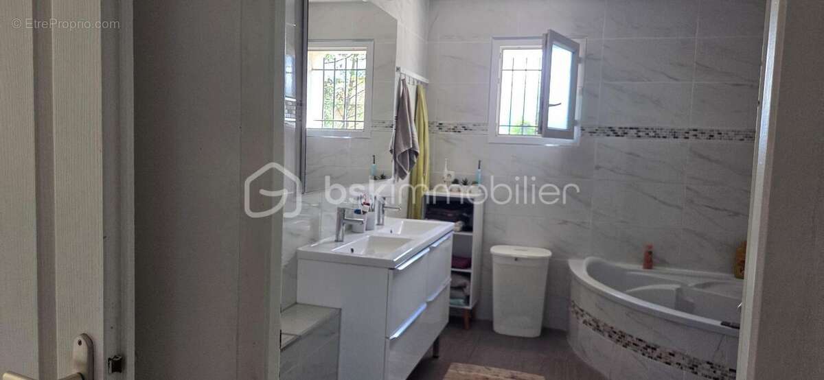 Maison à ROUSSILLON