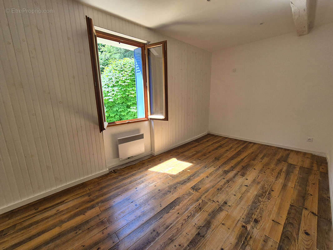Maison Vallée de la barguillère 7 pièce(s) 150 m2 avec jardin de 996 m² - photo 6