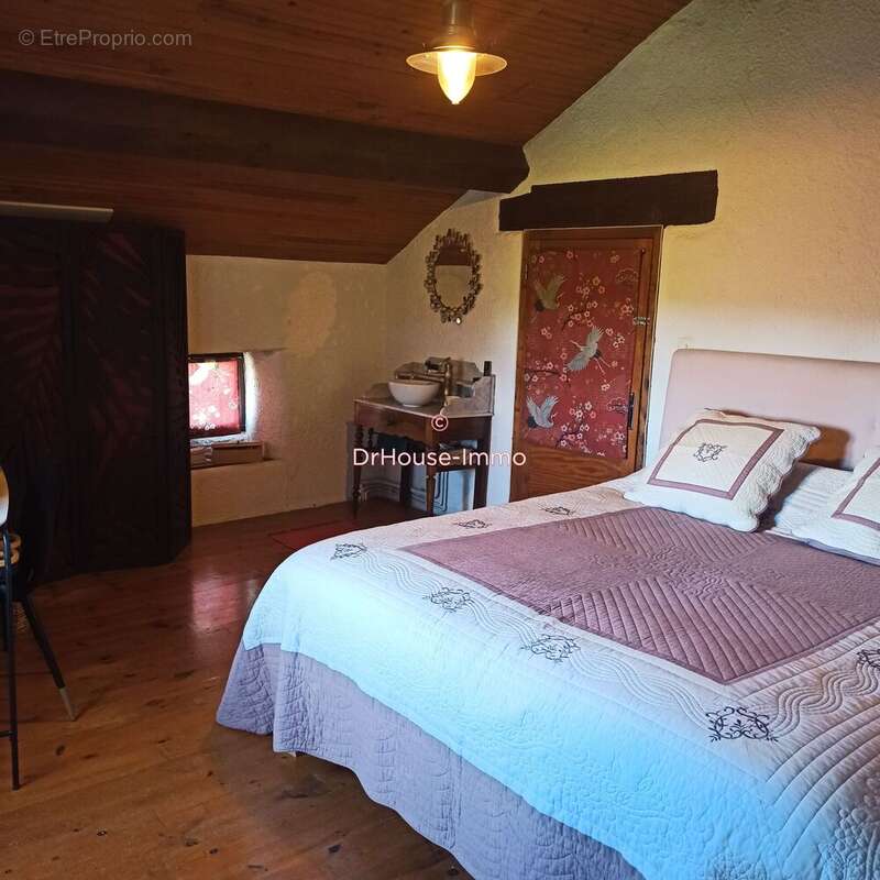 Maison à SAINT-HOSTIEN