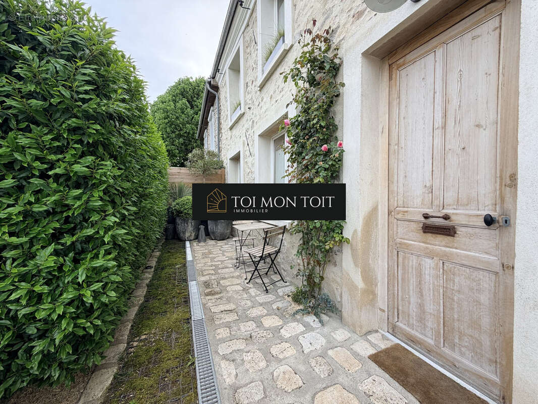 Maison à VER-SUR-LAUNETTE