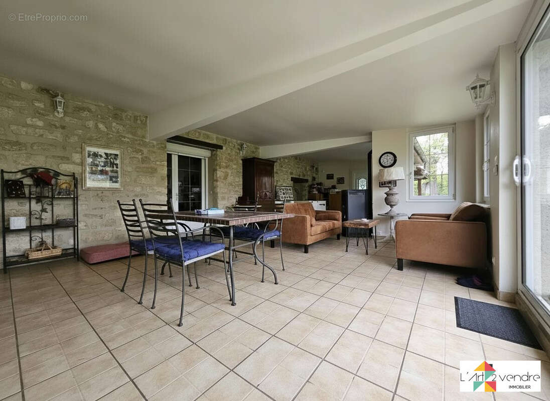 Maison à LONGUEIL-SAINTE-MARIE