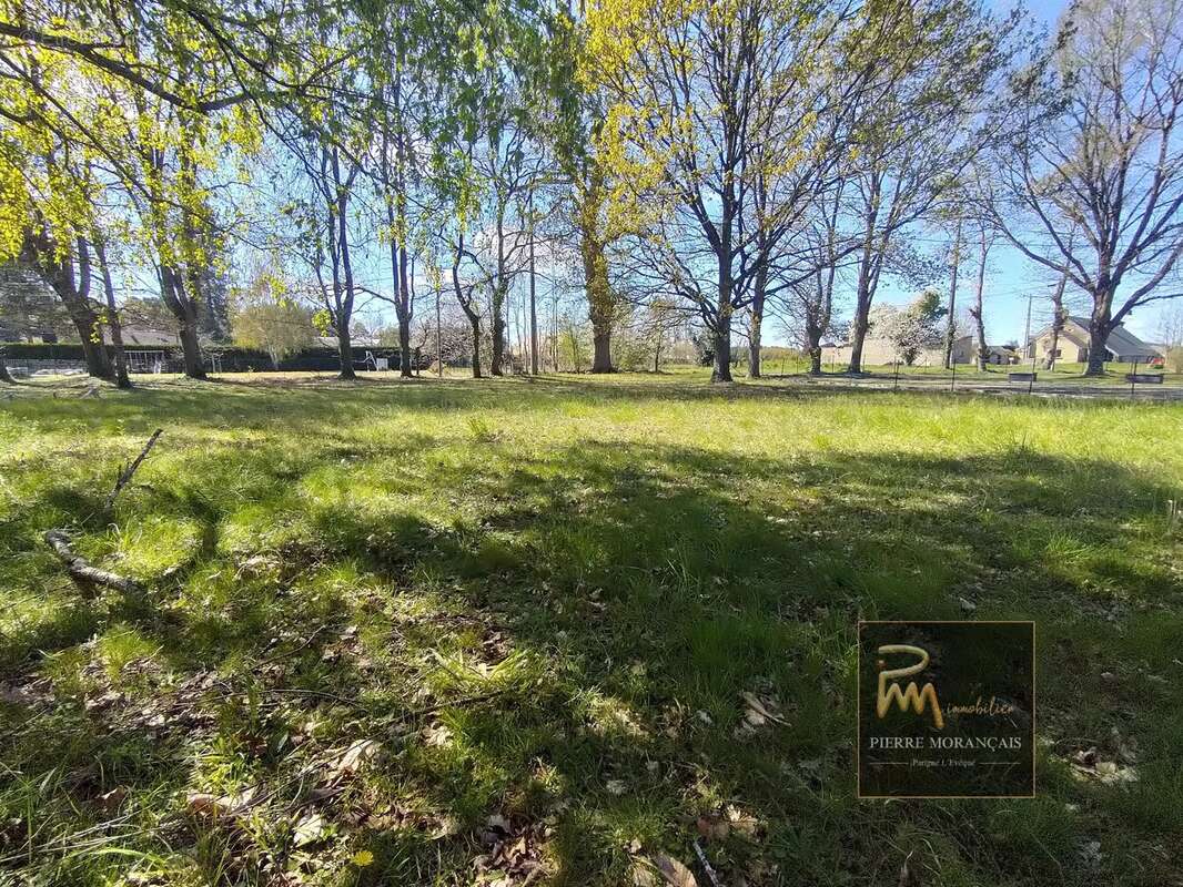 Terrain à PARIGNE-L'EVEQUE