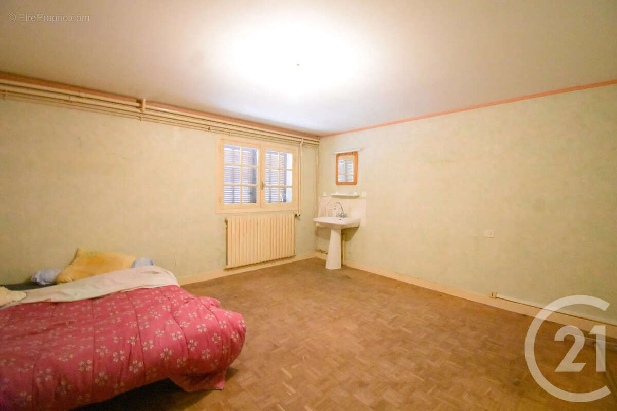 Maison 153 m² à Cusset  - photo 8