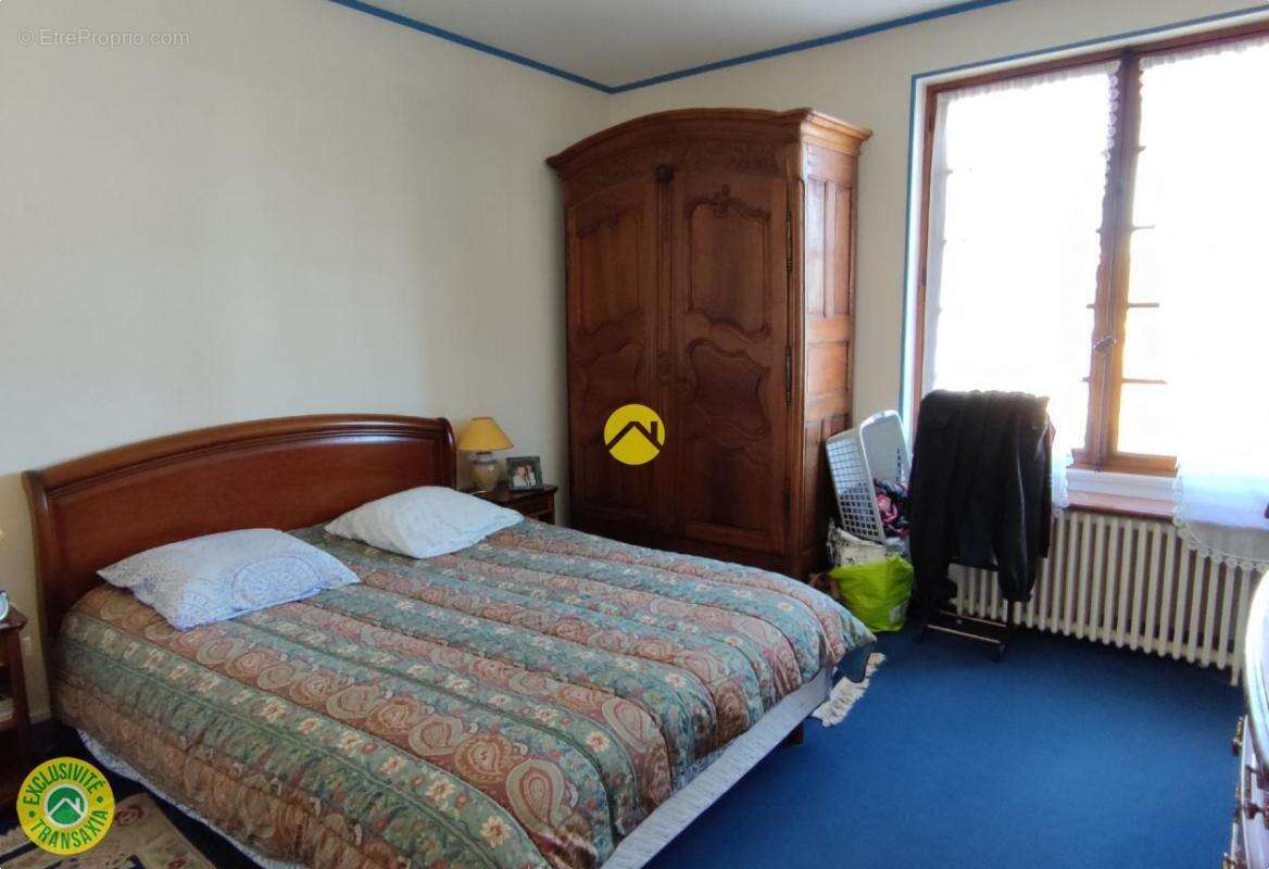 Maison à LA GUERCHE-SUR-L&#039;AUBOIS