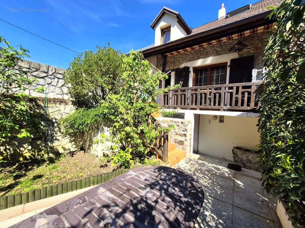 Maison à VETRAZ-MONTHOUX