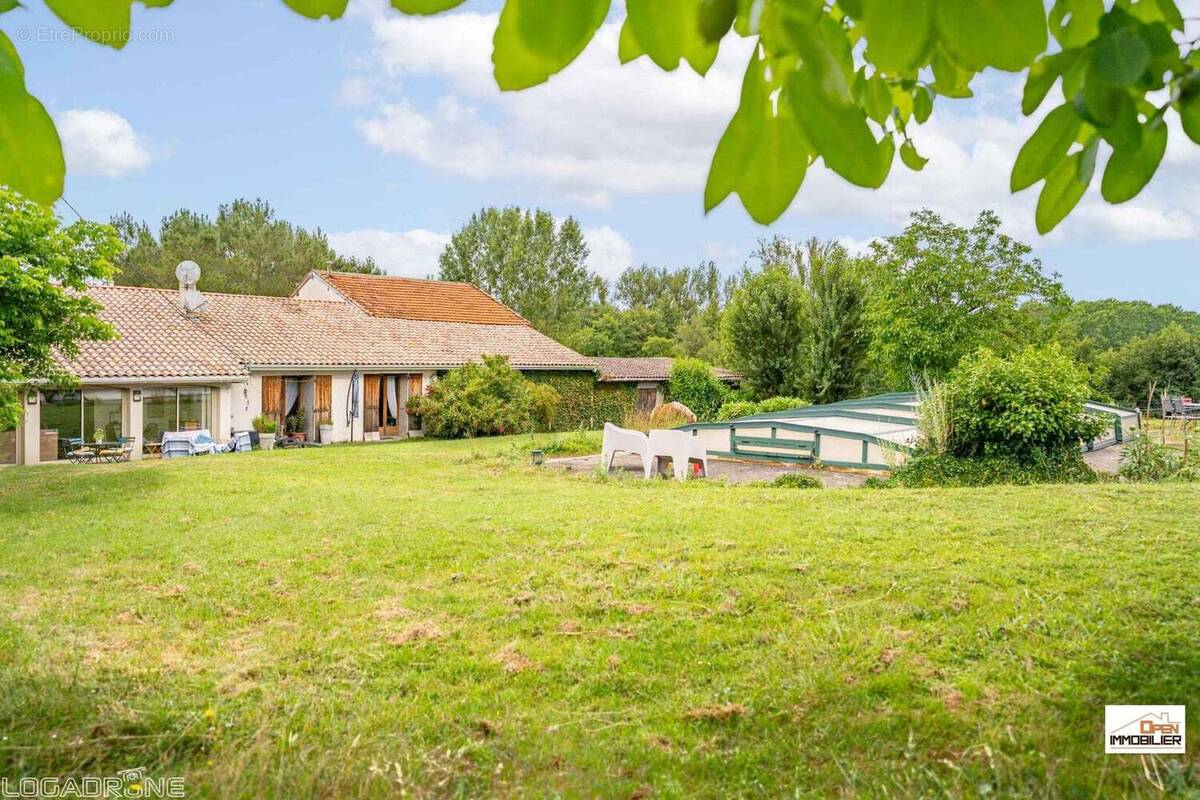 Maison 210 m² à Grateloup-Saint-Gayrand  - photo 1