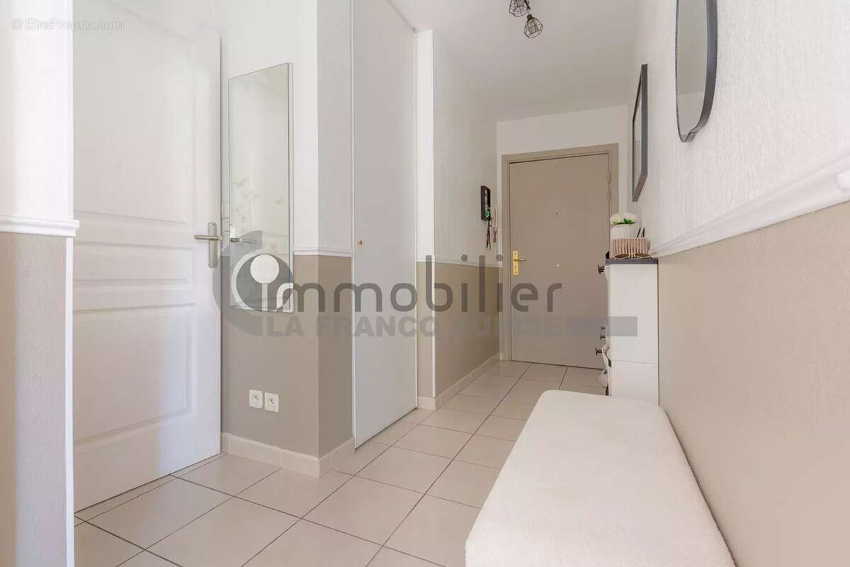 Appartement à SAINT-LAURENT-DU-VAR