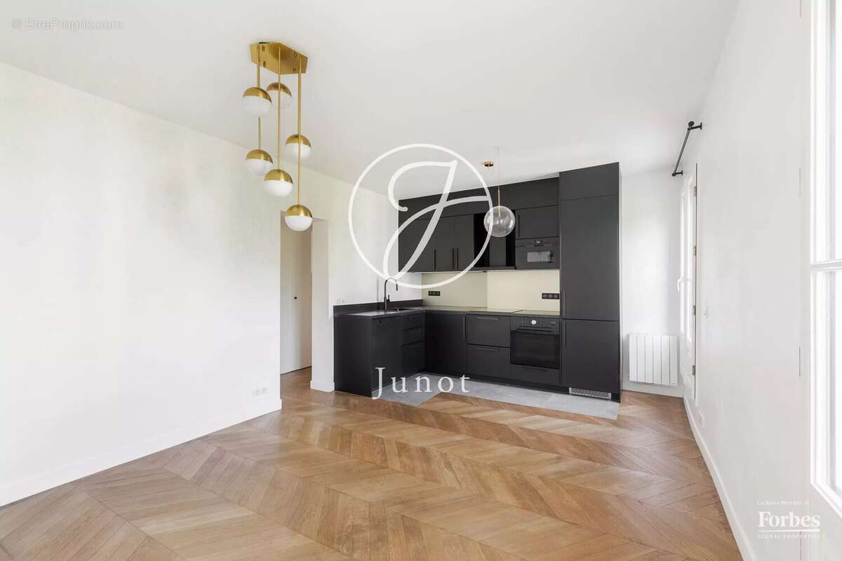 Appartement à PARIS-10E