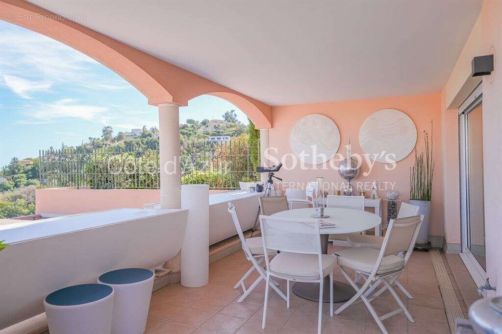 Appartement à MANDELIEU-LA-NAPOULE