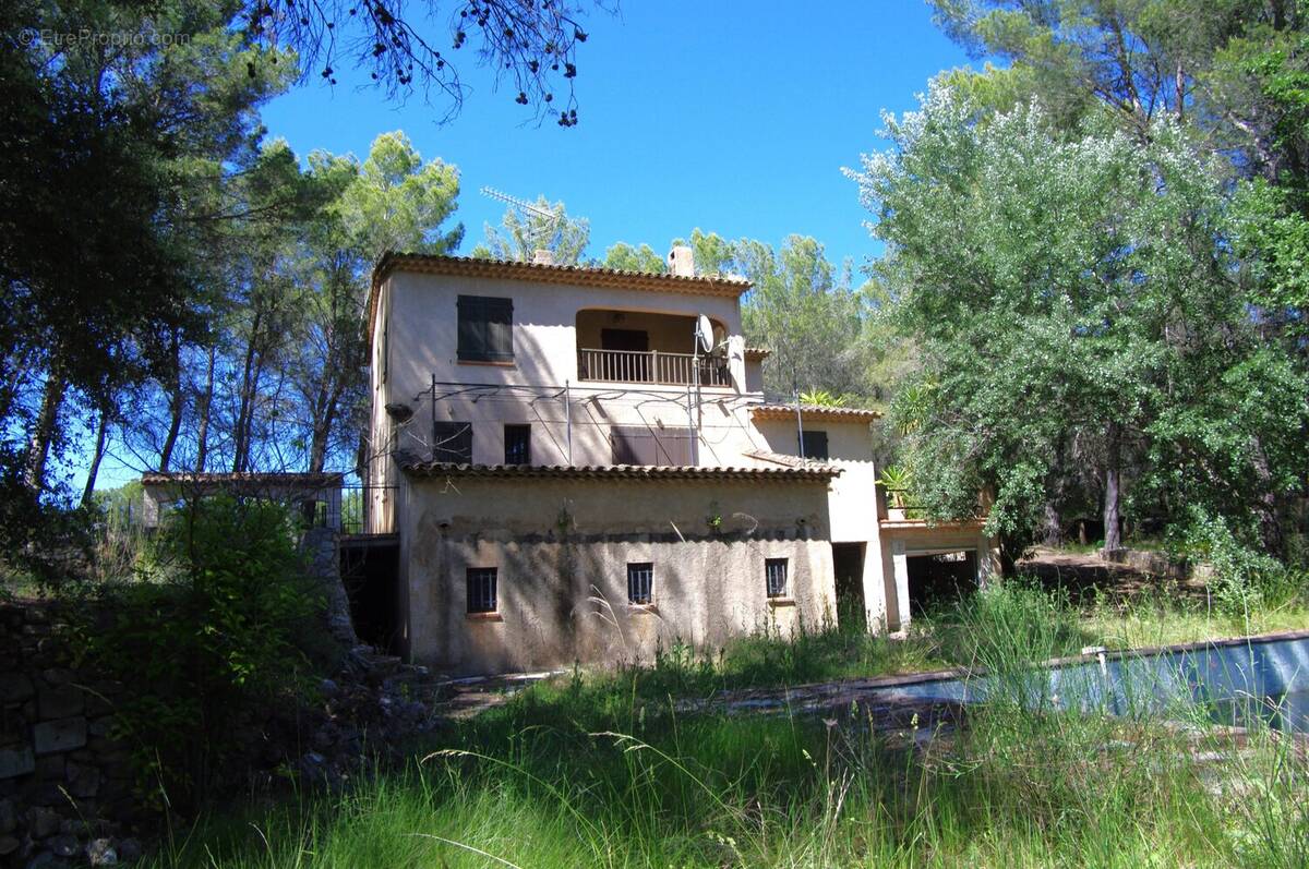 Maison à VILLECROZE