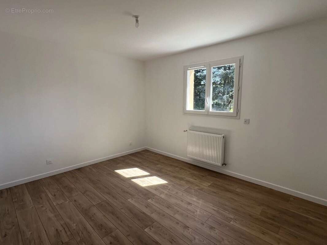 Maison à LA QUEUE-LES-YVELINES