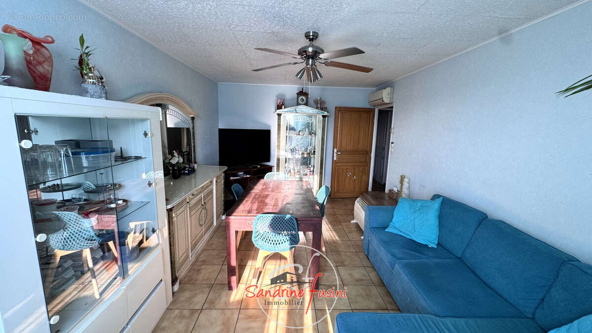 Appartement à CARROS