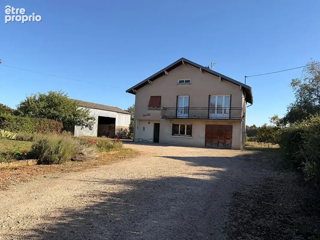 Maison avec grand hangar sur 9000 m² de terrain - photo 1