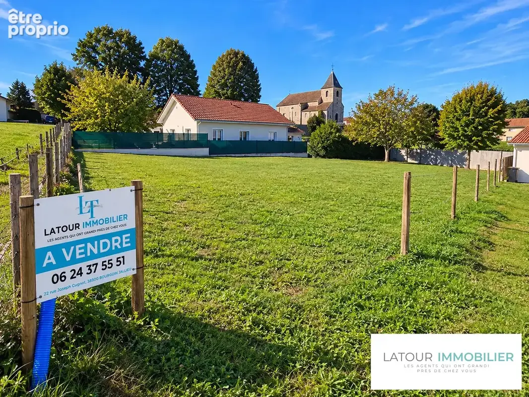 Terrain 760 m² à vendre à Nivolas-Vermelle (38300) - photo 1
