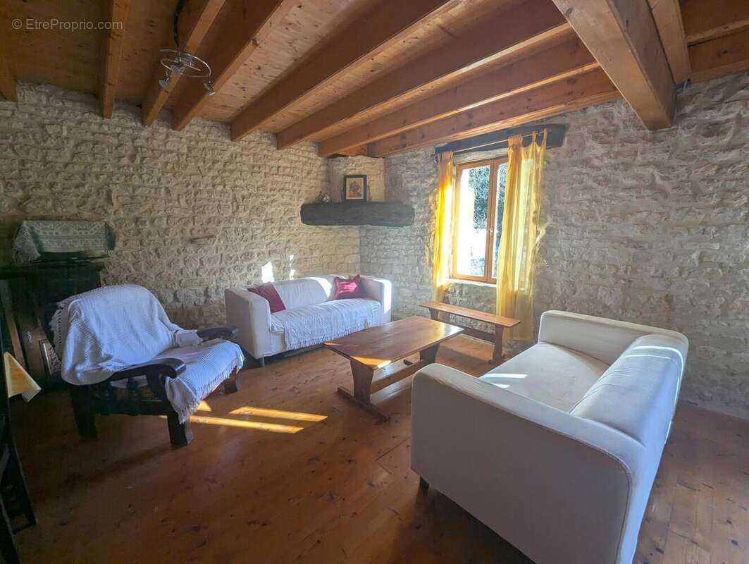 Photo 8 - Maison à SAINT-PIERRE-DE-JUILLERS