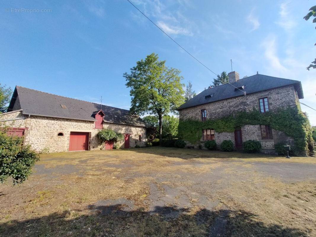 Maison à COURCITE