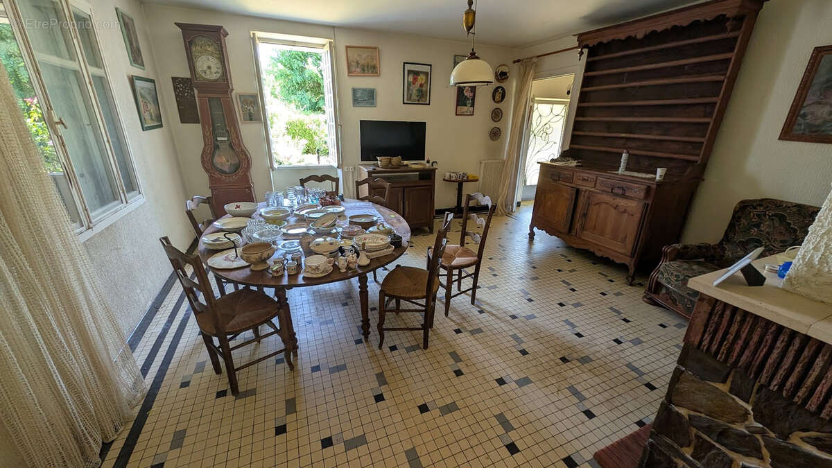 Maison à REIGNAC
