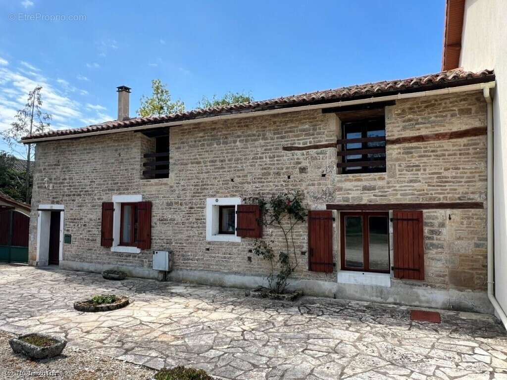 Charmante Maison en Pierre dans un Village Tranquille – Idéale comme Résidence Secondaire - photo 24