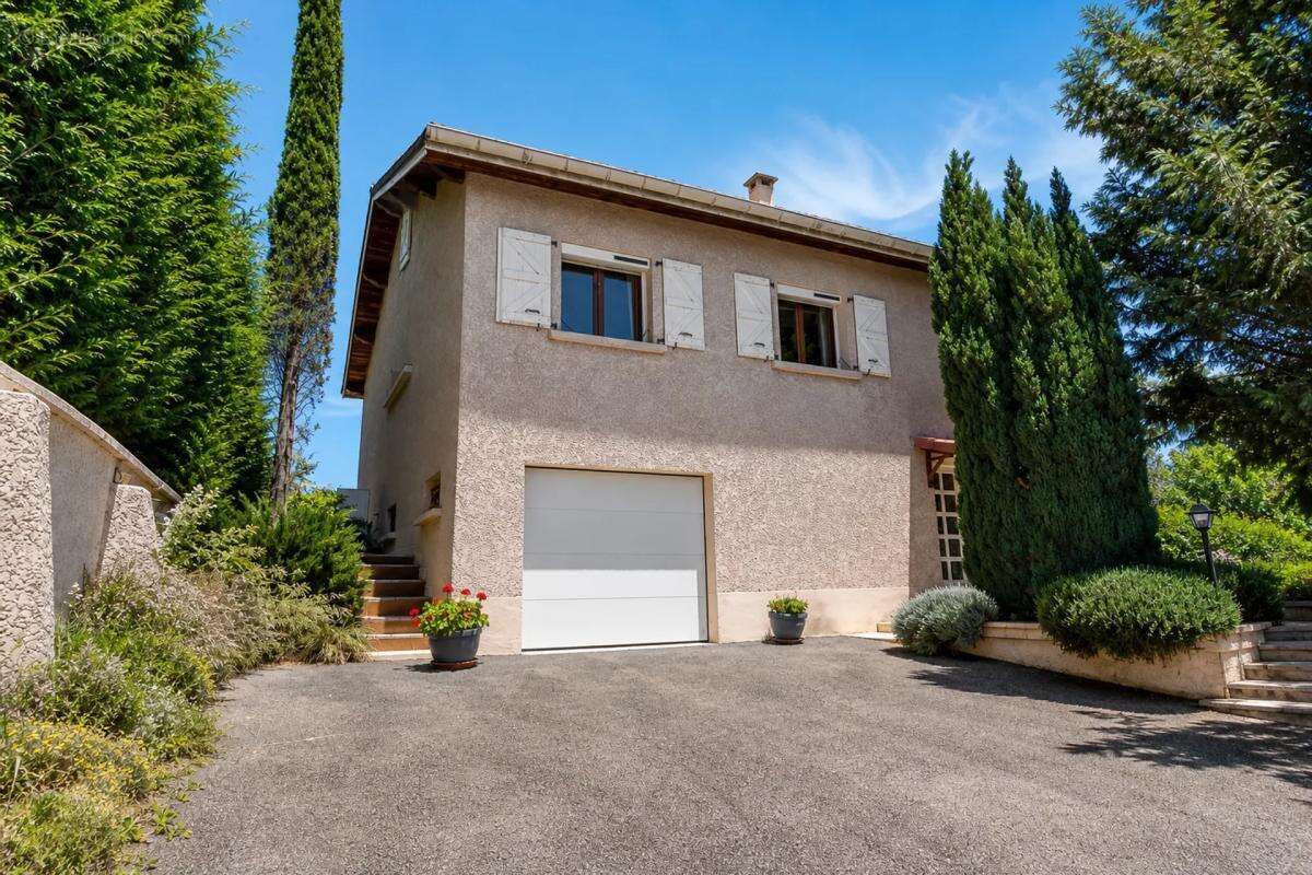 Maison familiale de 170 m² avec piscine à Primarette - photo 26