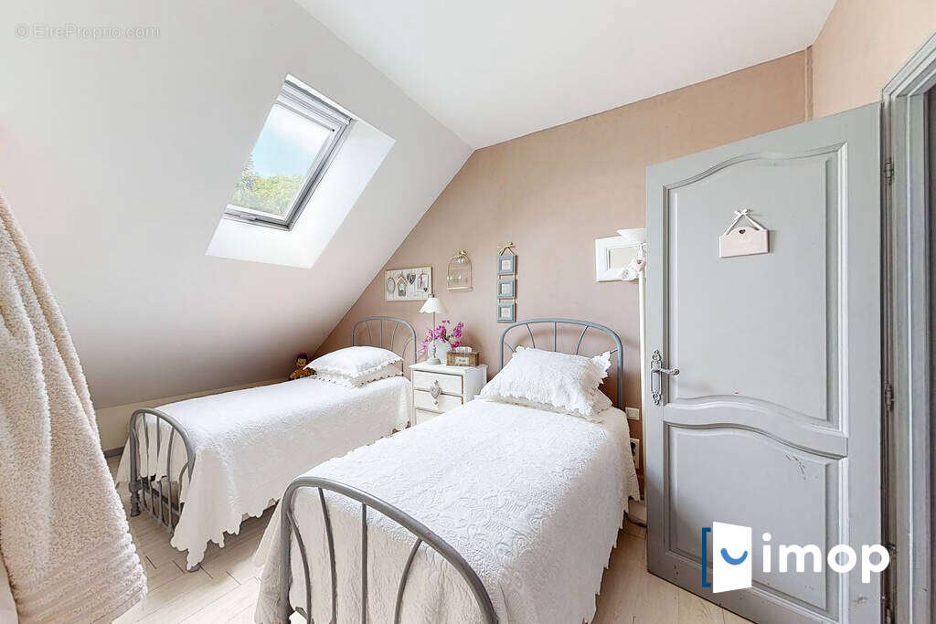 Maison à SAVIGNY-LE-TEMPLE