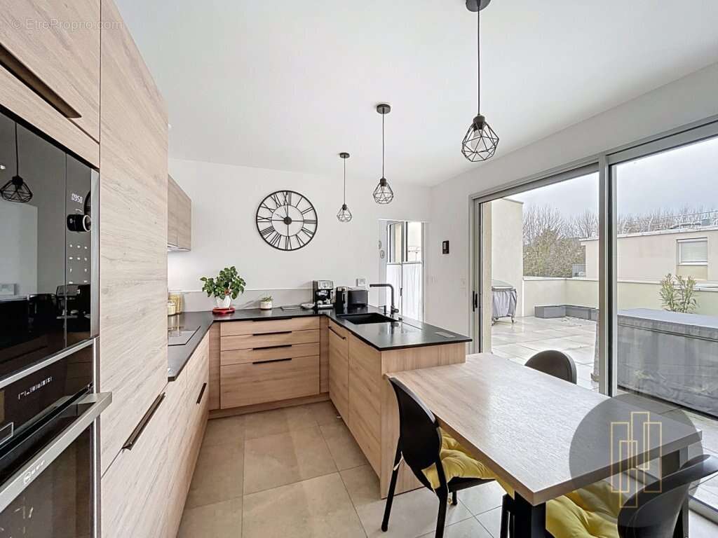 Appartement à ANSE