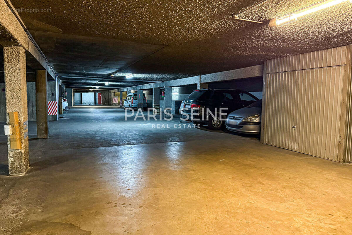 Parking à PARIS-19E