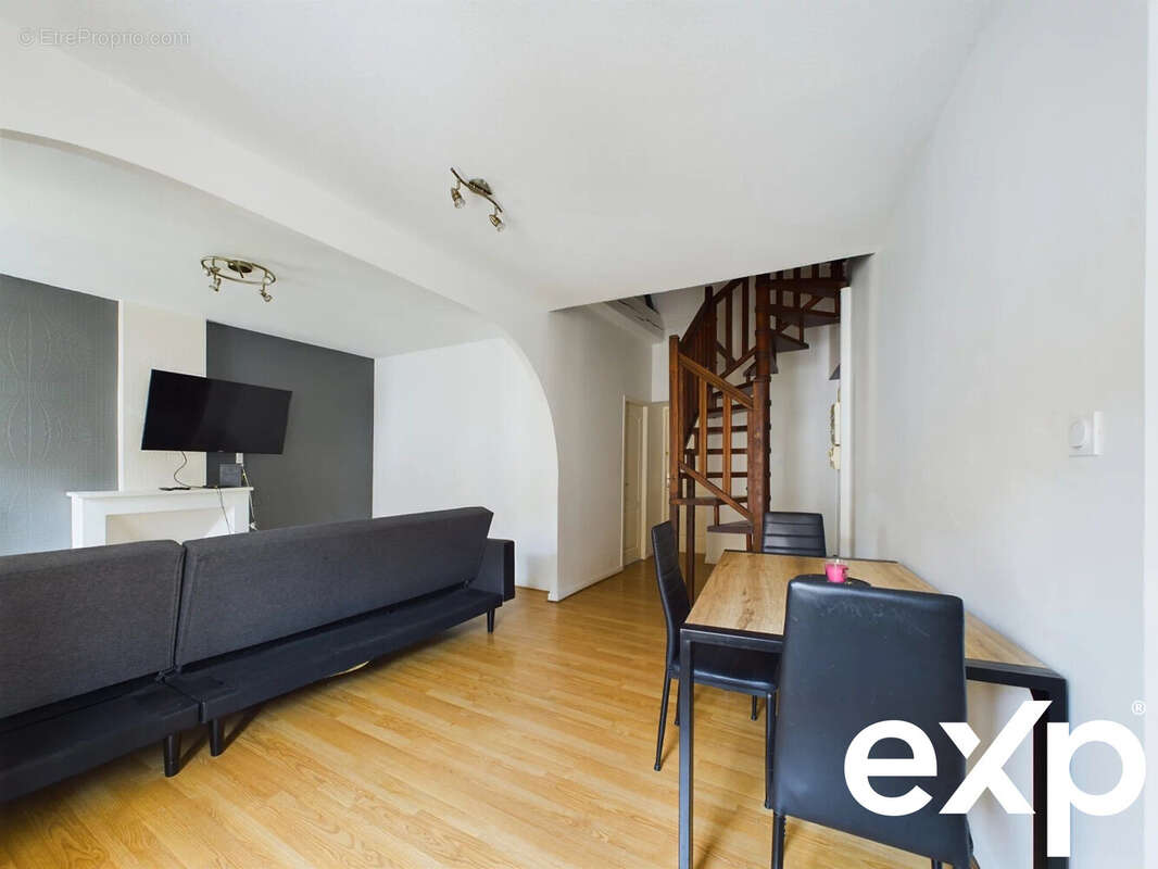 Appartement à LA TOUR-DU-PIN