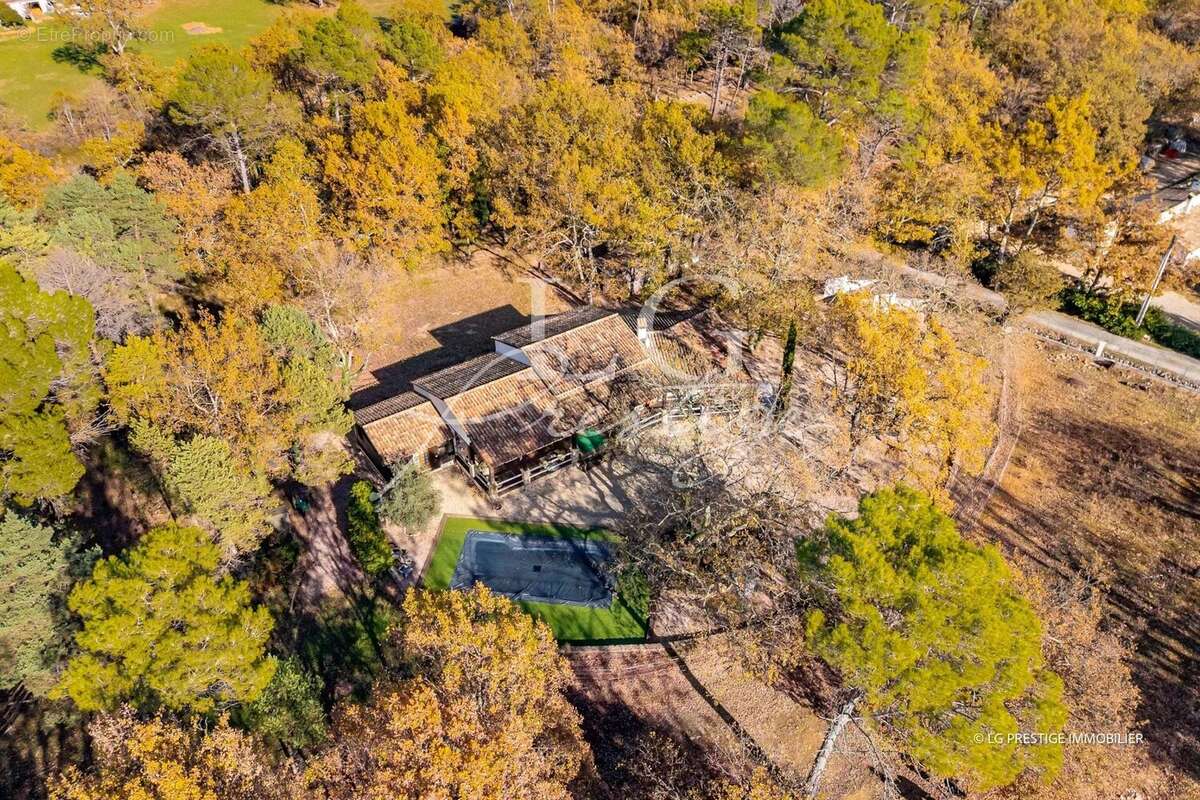 Maison à TOURRETTES