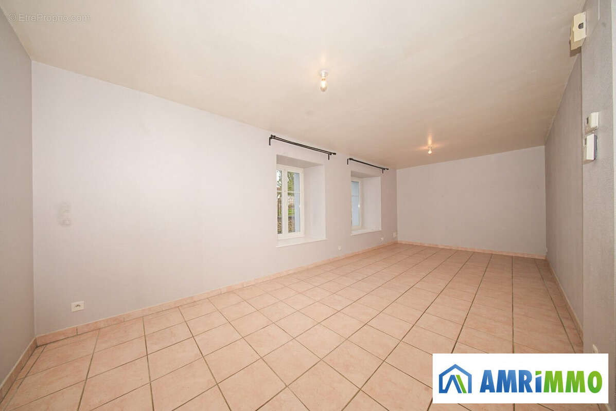 Appartement 99 m² à Villers-La-Montagne  - photo 4
