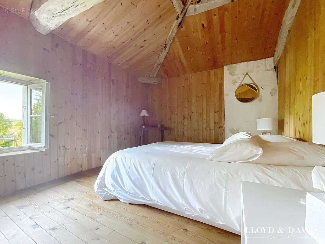 chambre1 - Maison à SAINTE-RAMEE