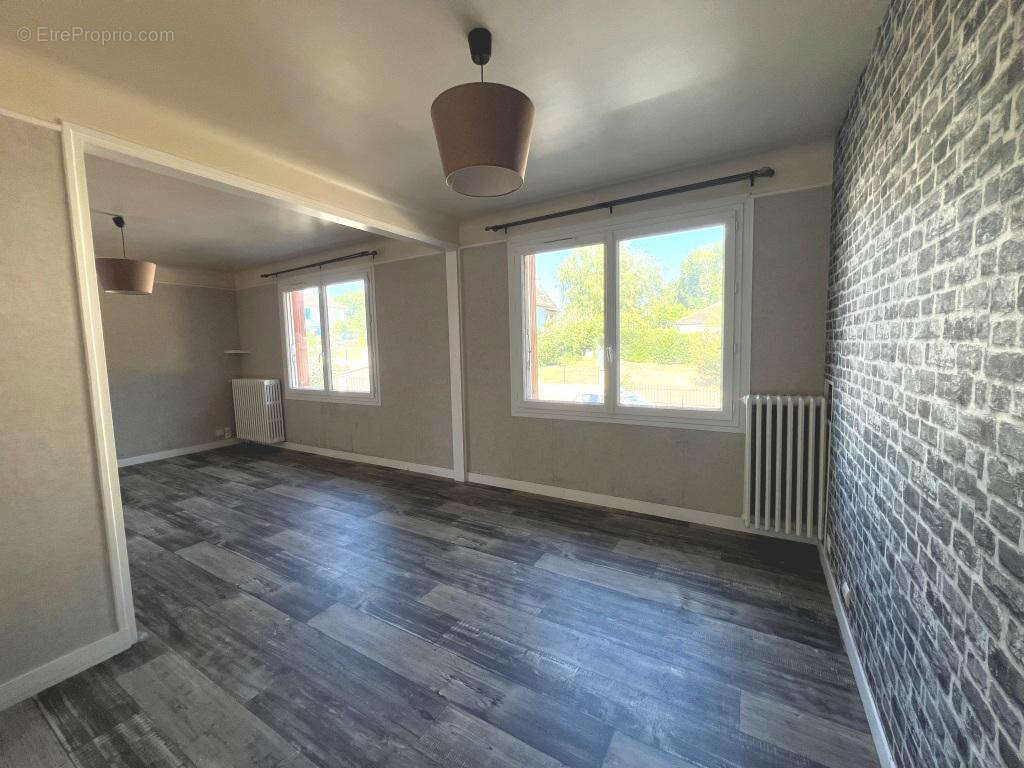 Maison mitoyenne sur sous-sol complet - photo 3