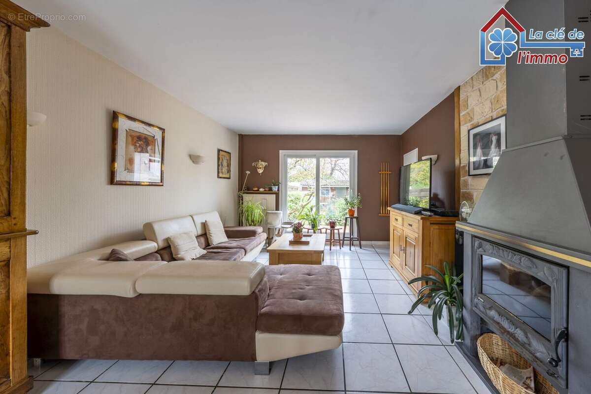 Maison à MOISSY-CRAMAYEL