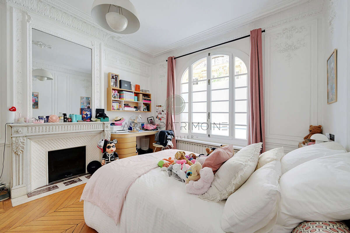 Appartement à PARIS-8E