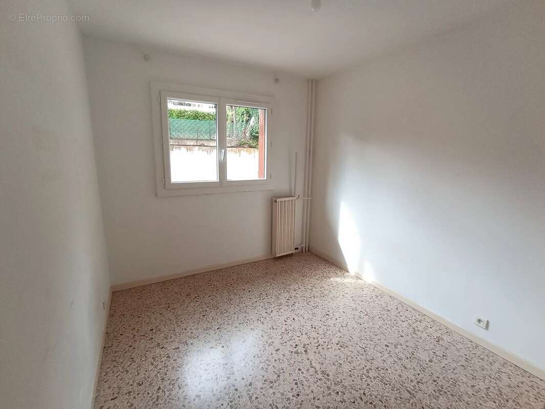 Appartement à SAINT-LAURENT-DU-VAR