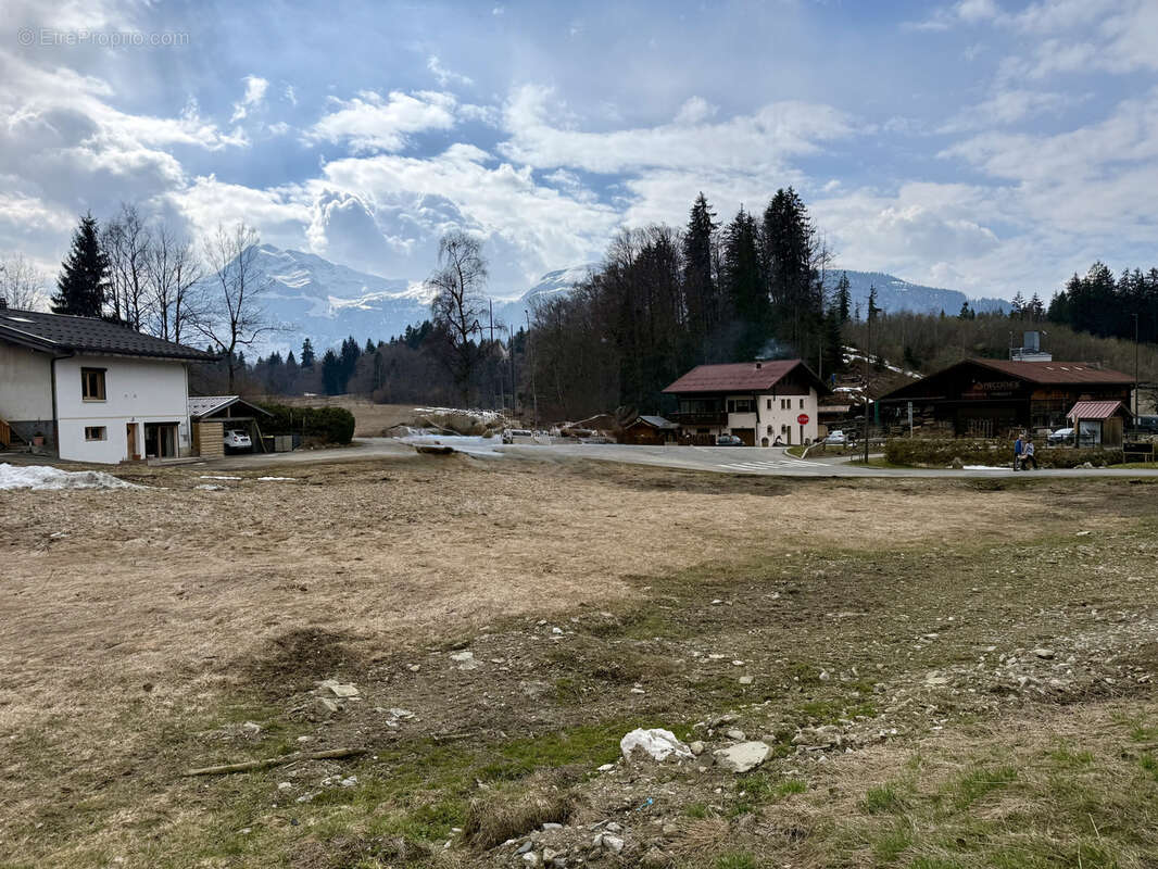 Terrain à ARACHES-LA-FRASSE