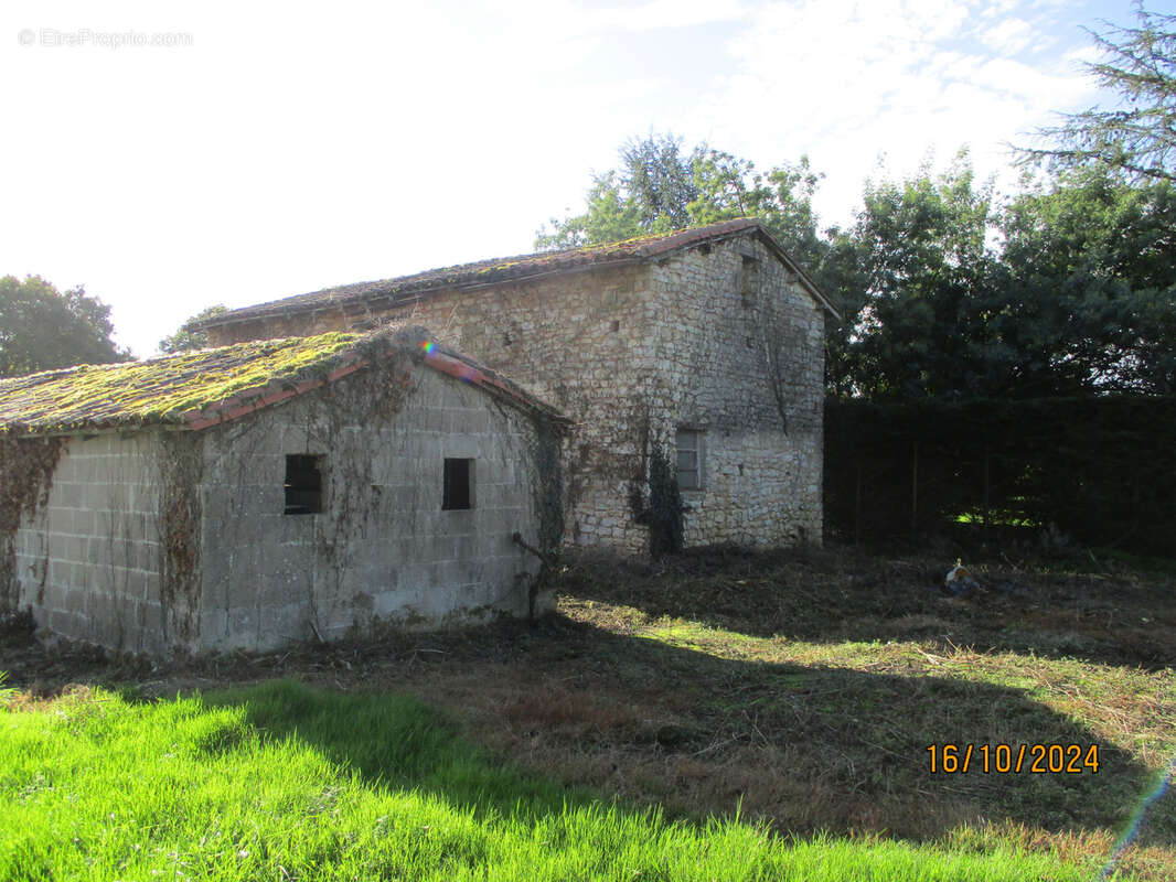 80 m² à Savigne  - photo 3