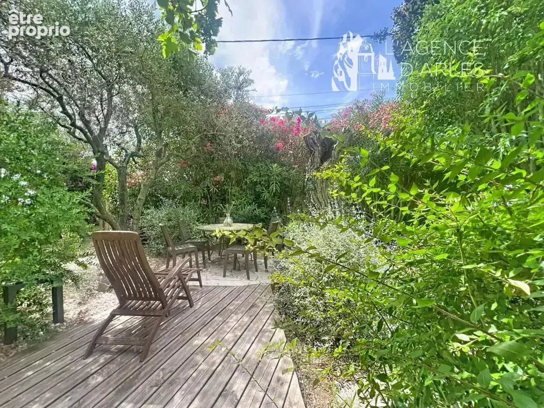 Arles Monplaisir – Élégante maison -  220m² de volumes et un jardin préservé au calme - photo 8