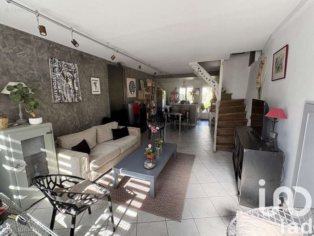 Photo 2 - Maison à LA CHAPELLE-GAUTHIER