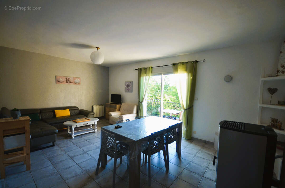 Appartement à LES SALLES-SUR-VERDON