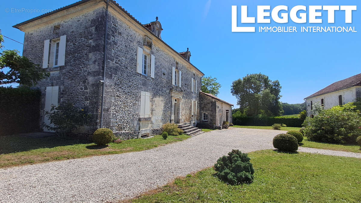 Propriété de caractère rénovée avec goût, vue imprenable, dépendances et potentiel gîtes - photo 2
