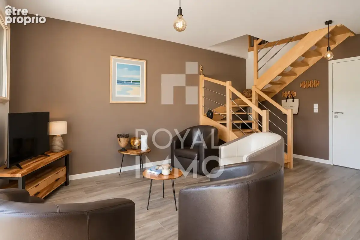 SANARY-SUR-MER   A pieds de la plage, T3 en duplex dans résidence récente avec piscine - photo 3