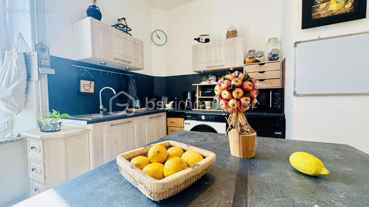 Maison en pierre avec grand bâtiment annexe - photo 5