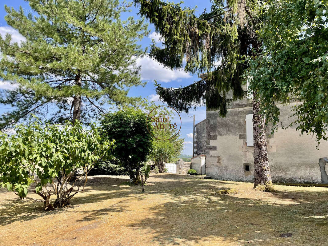 Maison 145 m² à Magnac-Sur-Touvre  - photo 7