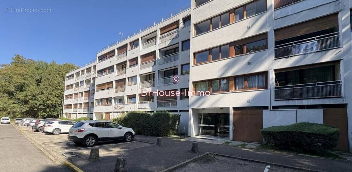 Appartement à VAUX-LE-PENIL